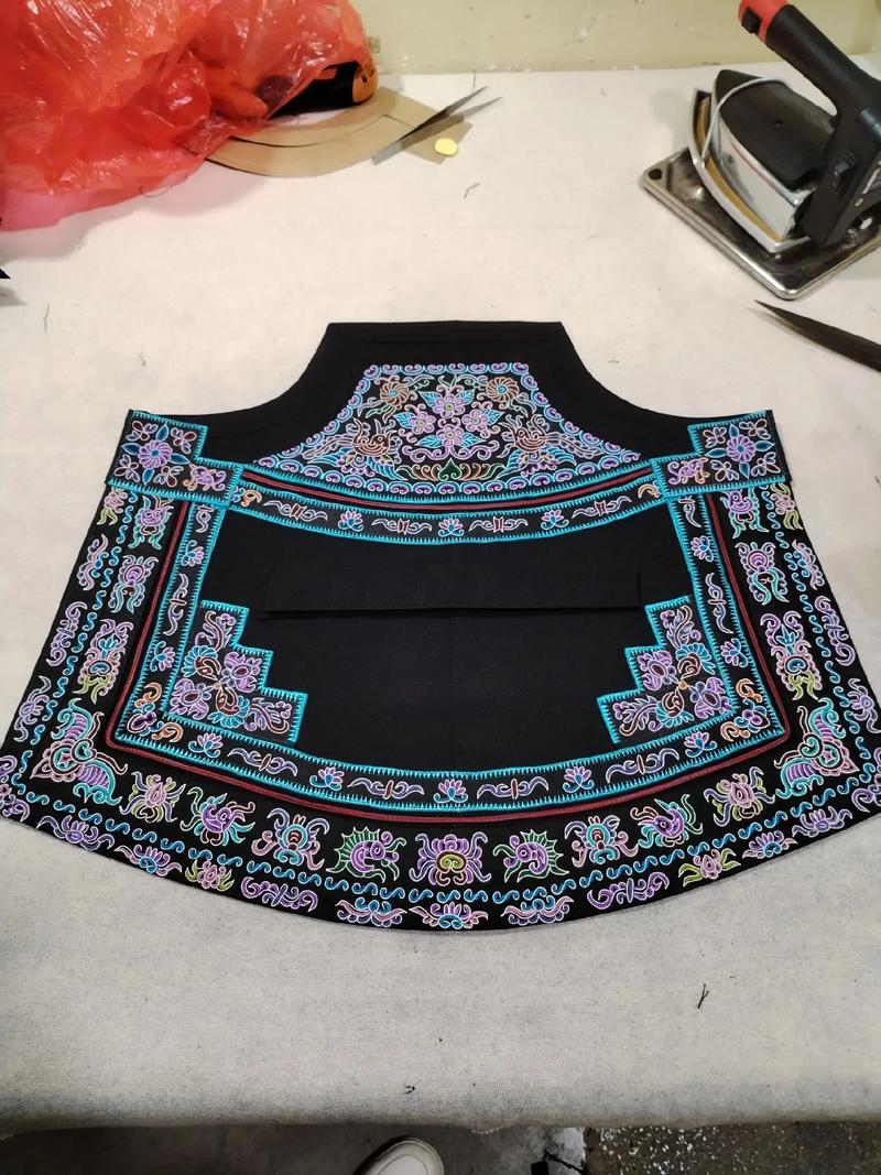 新年獻禮 匠心智造·純手工馬尾繡女裝成品驚艷登場